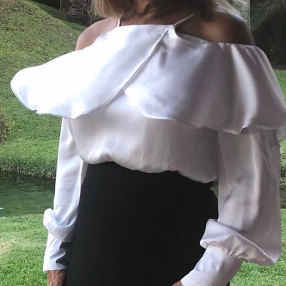 BEAUTIFUL WHITE SATIN TOP - Picture 1 of 2